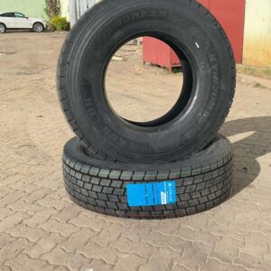 Kunlun 870Max 315/80R22.5 22PR heavy-duty truck tyre
